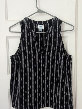 🖤 Old Navy S Top Black Stripe Pattern Sleeveless V-Neck Aztec Cotton